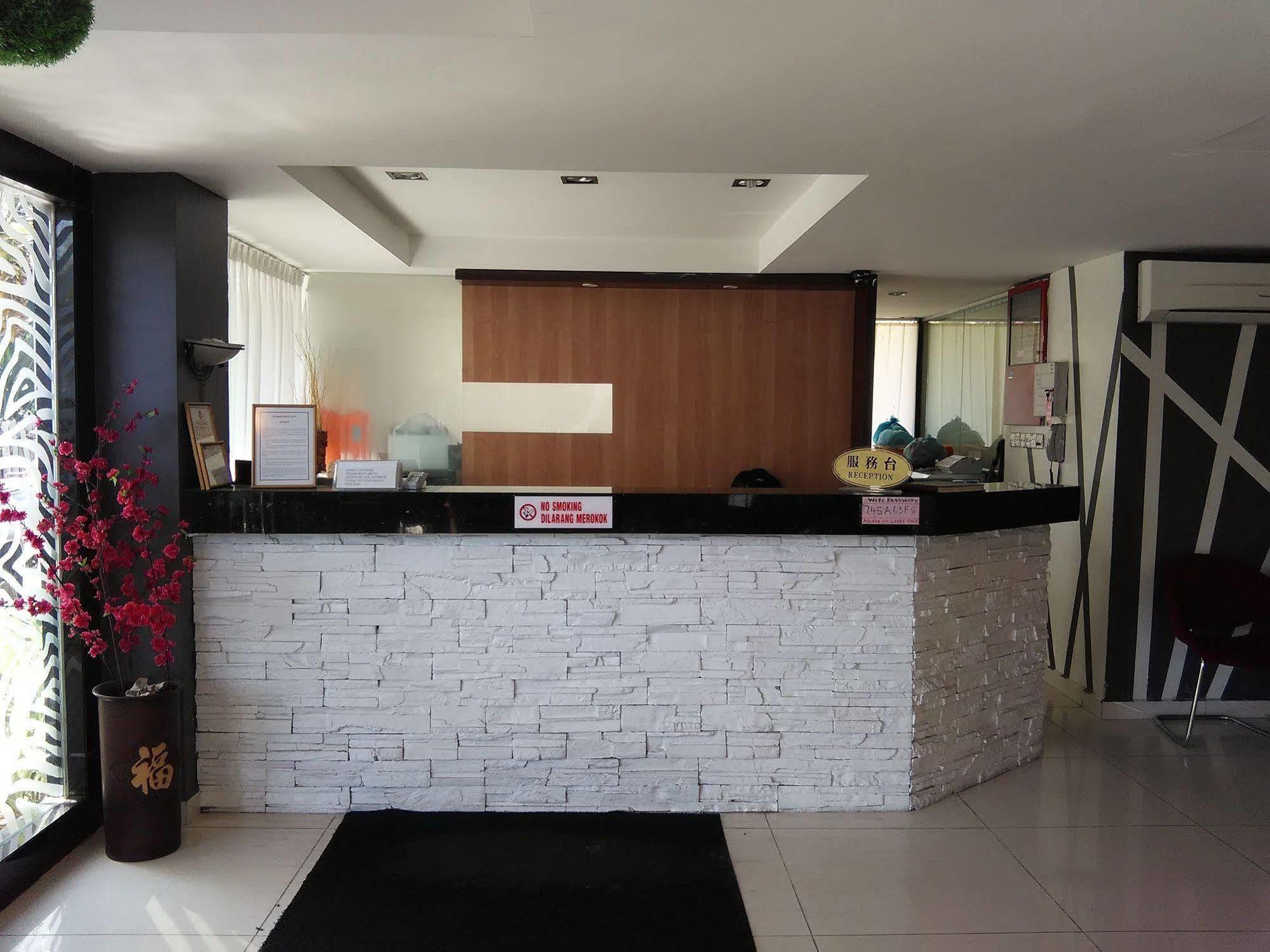 Casuarina Hotel Kota Kinabalu Buitenkant foto